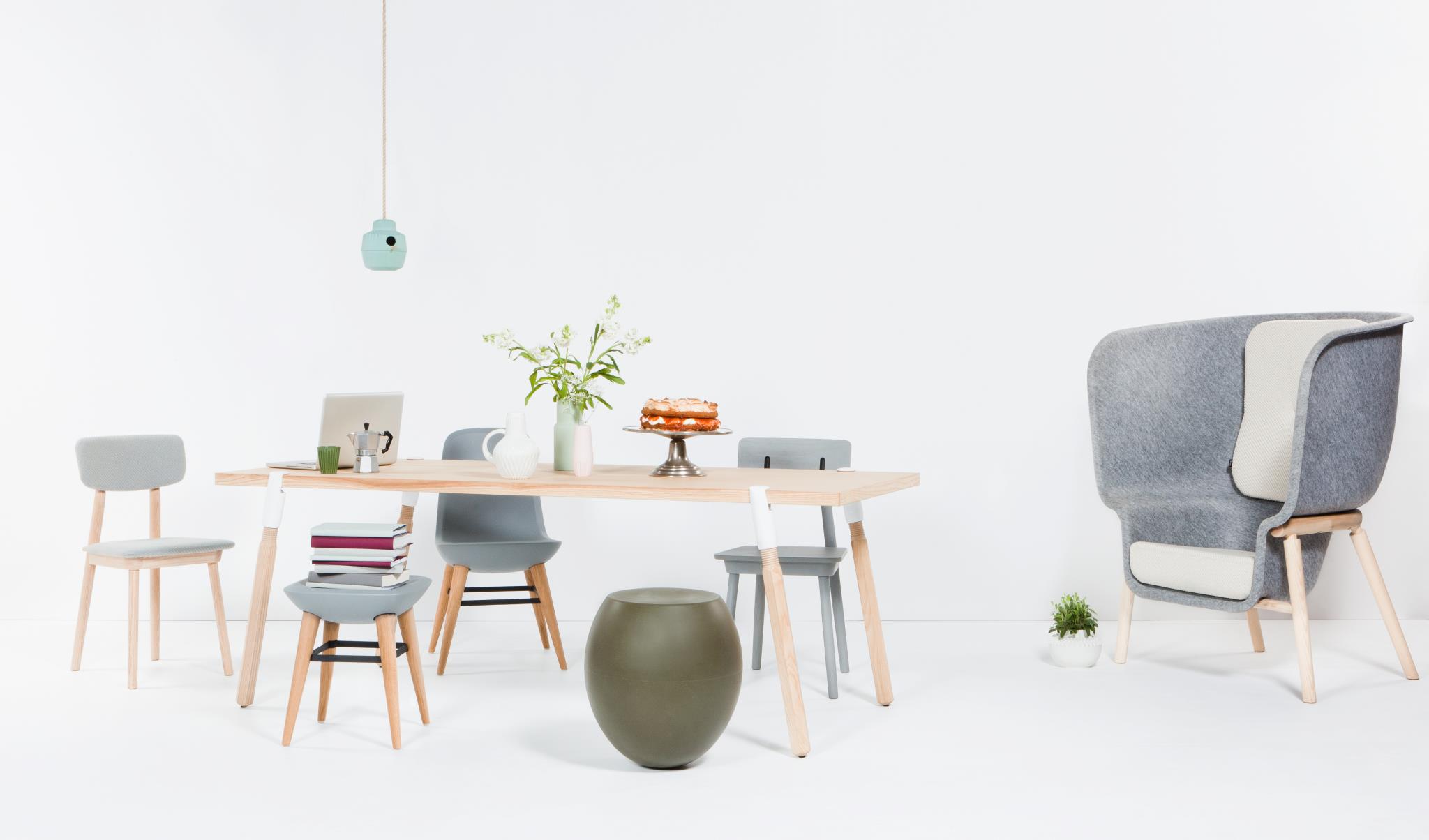 De-Vorm-pod-chair-tumbly-en-pebble-meubels-kantoorinrichters-nl