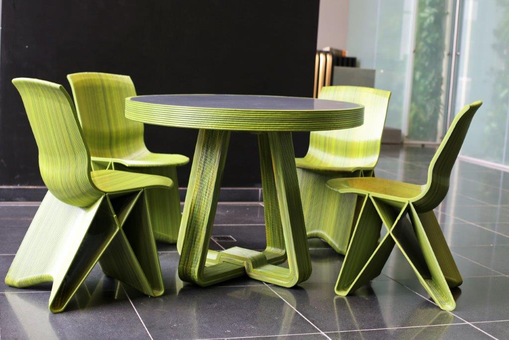 Flow-chair-groen-stoel-dirk-vander-kooij-3d-geprinte-stoelen-en-tafel-kantoorinrichters-nl